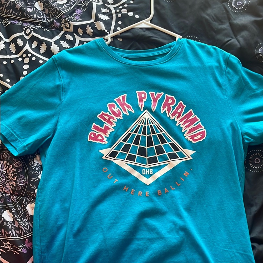 Black Pyramid Graphic Tee - Picture 3 of 3